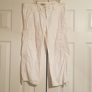 Hollister White Cargo Capris / cropped pants M